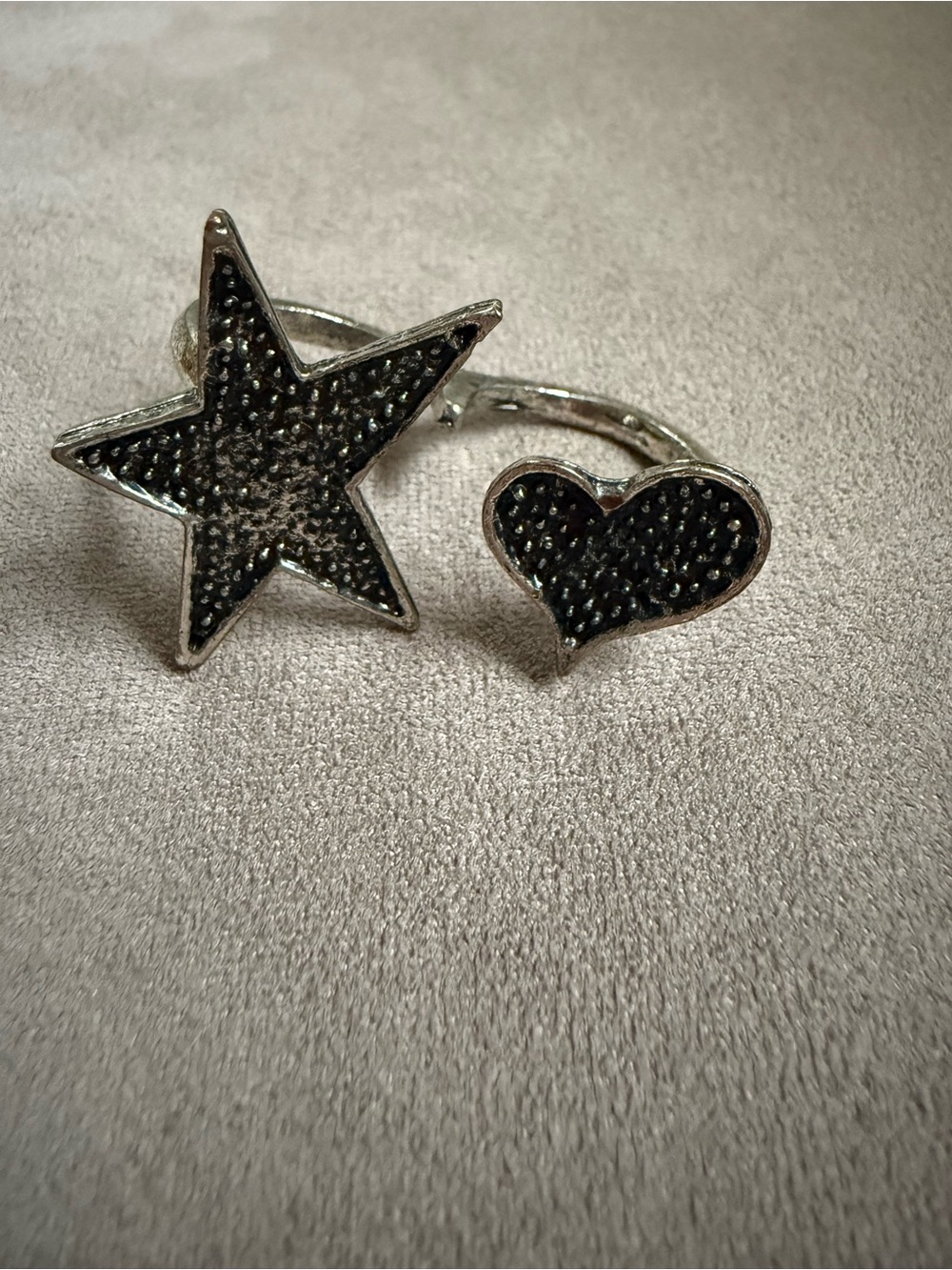 Vintage Y2K Silver Star & Heart Ring - Black Accents